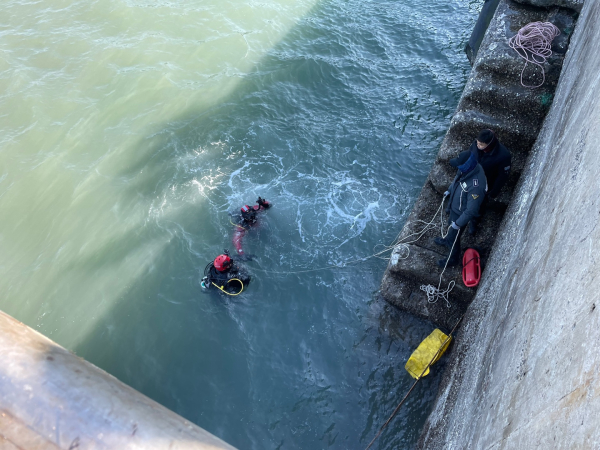 추락차량 수중수색중인 보령해경 구조대