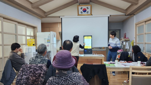 지난 13일 부석면 월계2리 경로당에서 진행된 ‘마을 찾아가는 정보화 교육’