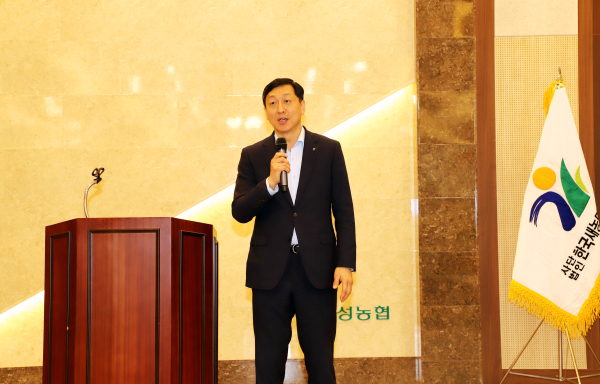 충남세종농협 정해웅본부장이 정기총회 축사를 하고 있다.