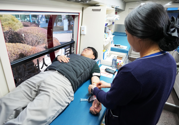 한국타이어 금산공장에서 진행된 2025 따뜻한 생명나눔 헌혈 캠페인 진행 모습