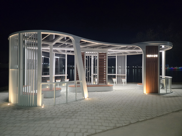 성성호수공원 파고라 야간 경관