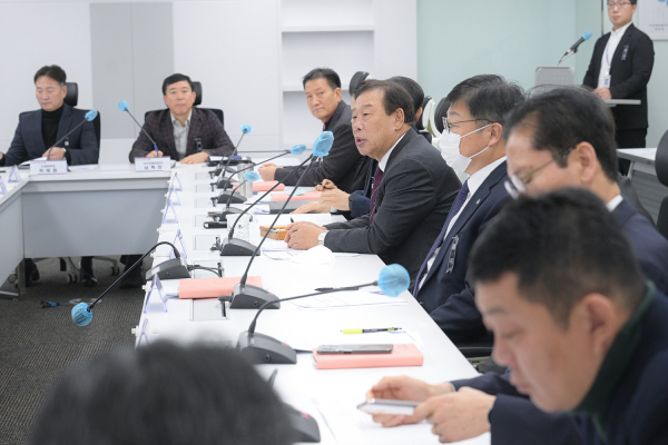 최민호 시장, 26일 간부회의 주재 모습