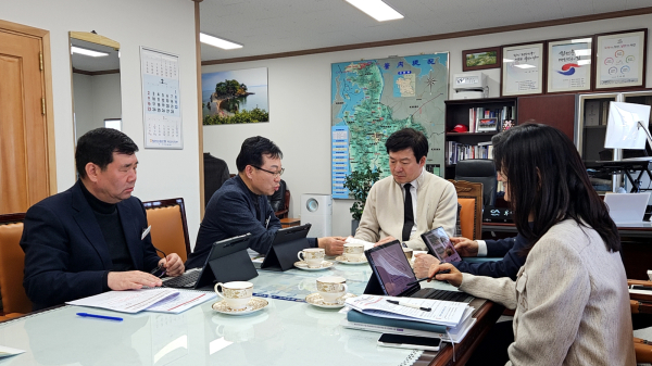 지난달 26일부터 28일까지 시청 부시장실에서 열린 외부재원 확보 추진전략회의 진행 모습