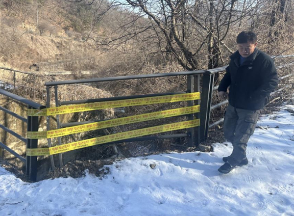 위험요소를 점검 후 긴급 조치하는 사진