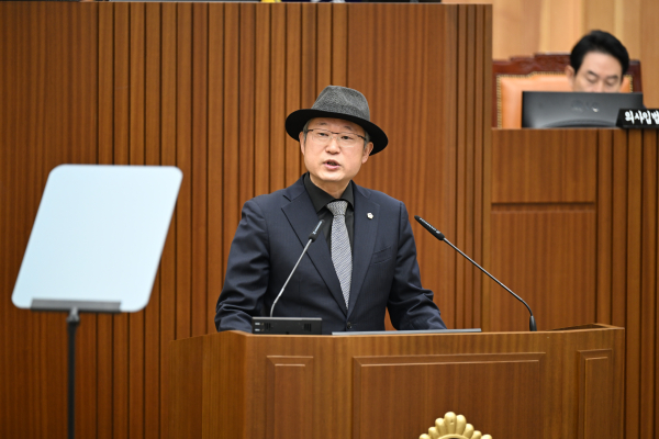 시정질문 하는 안신일 세종시의회 의원