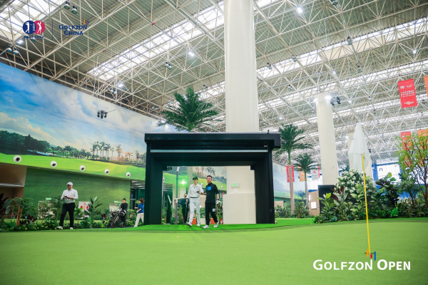 지난 3월 1일 중국 톈진 시티골프에서 열린 ‘2025년 중국 실내 골프 오픈 & GOLFZON 중국 오픈‘ 예선전에서 참가 선수들이 스크린 티샷 이후 경기를 위해 그린존으로 이동하고 있다.