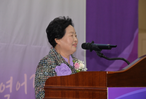 이임하는 제1대 김영숙 회장