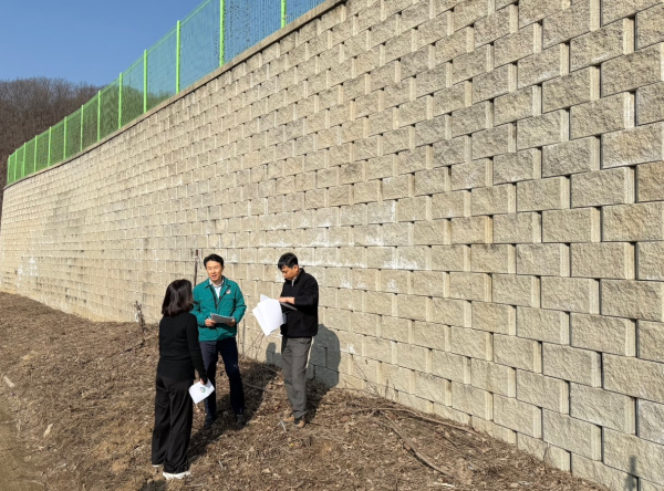 이종택 전략산업국장, 재해 취약지 및 대규모 공장건축허가지 안전점검 모습