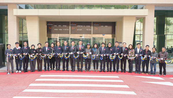 지난 12일, 나래원 수목장 및 시설 확충 사업 준공식 축하 케팅식 모습