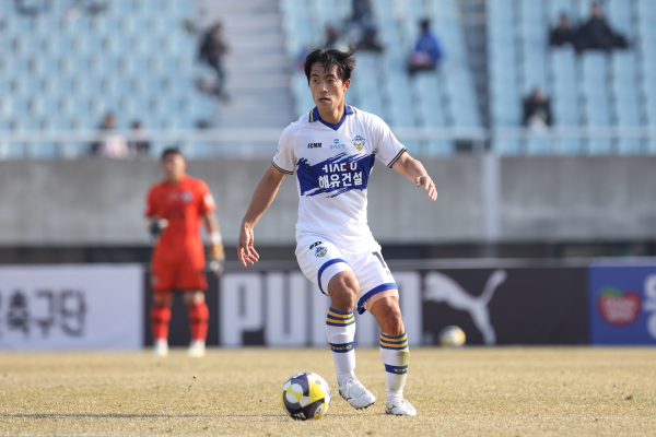 패스를 준비하는 김영남