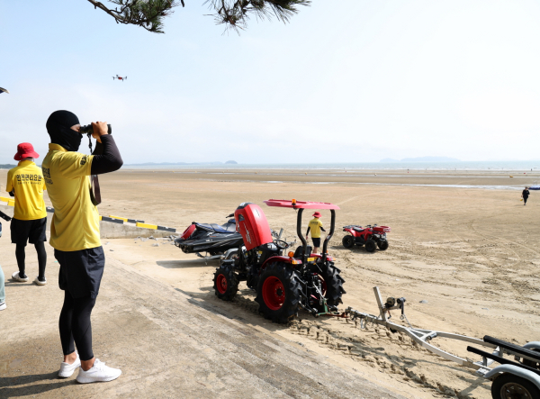 해수욕장 안전관리요원 모습.