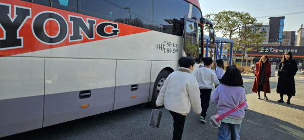 지난 17일 ~ 18일에 세종국민체육센터(조치원)에서 진행된 생존수영 실기 교육에 차량지원