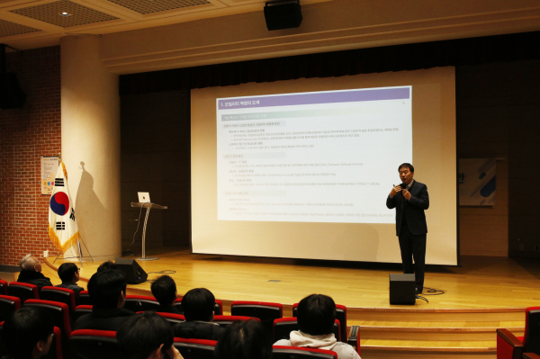 손원현 대표가 선문대 재학생을 대상으로 특강을 하고 있다