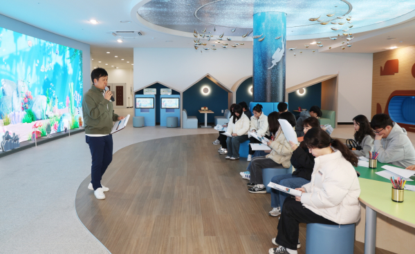 지난 20일 태안군가족공감센터를 방문한 태안군 신규 공직자들.