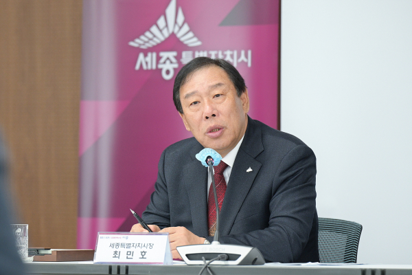 25일, 4월 확대 간부회의 주재 모습