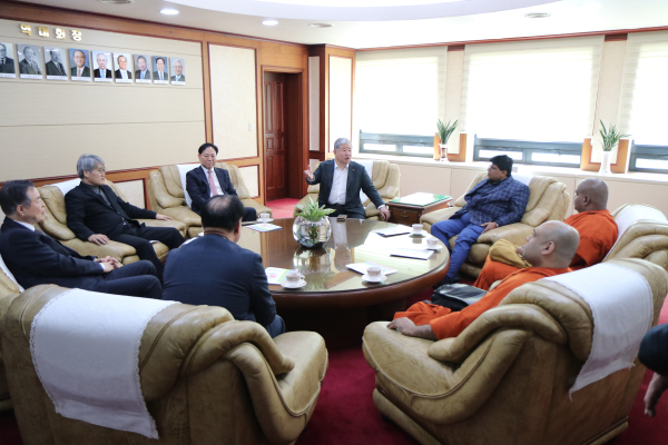 스리랑카 불치사 왕 접견 모습