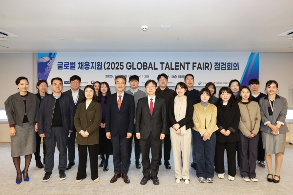 지난 21일 2025 GLOBAL TALENT FAIR 점검회의에 참석하여 외국인 유치 전략을 공유하고 관계관과의 협력방안을 논의했다.