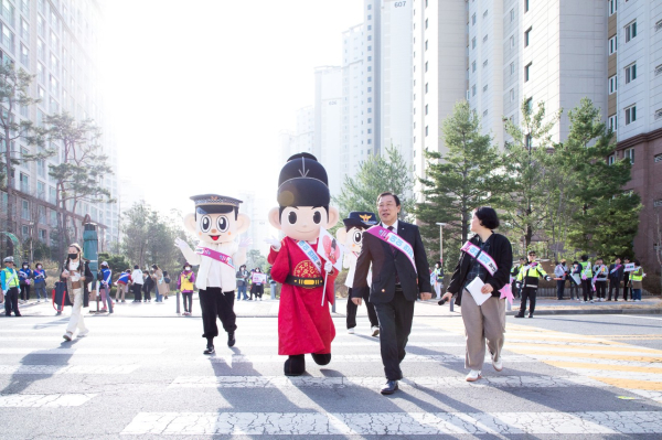고운초서 어린이 안전캠페인 진행 모습