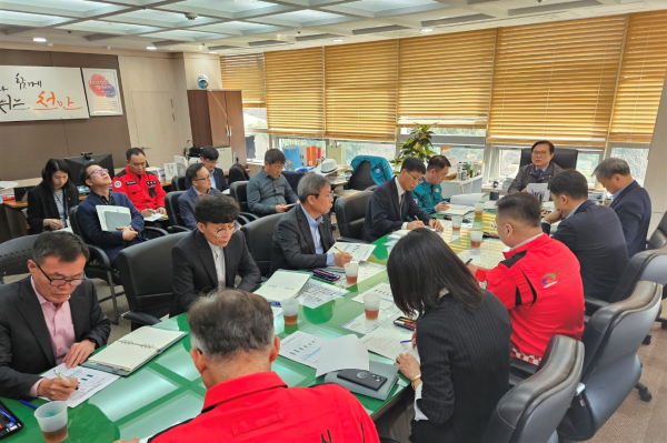 김석필 천안시 부시장이 지난 26일 대형산불 긴급대책회의를 실시했다.