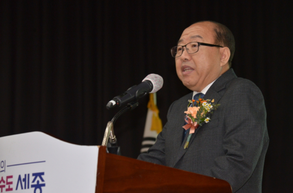 최임인사 하는 박상희 시회장