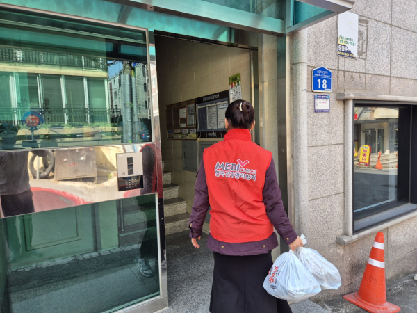 사랑의 도시락배달 봉사 모습