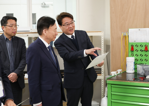 설동호 교육감, 2025년 대전시 기능경기대회 참가선수 격려 모습