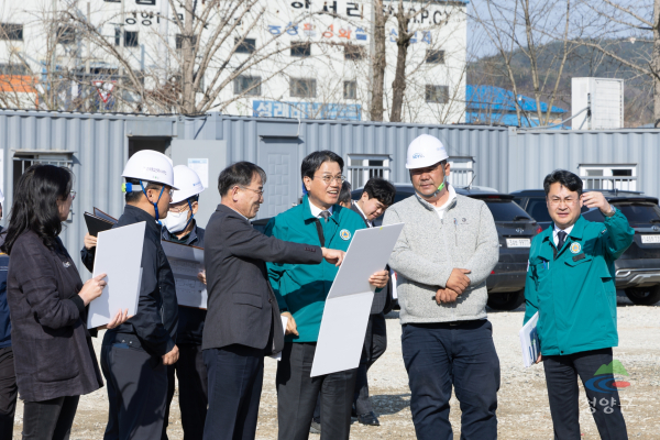 김돈곤 청양군수, 주요 사업 12곳 현장 점검 모습