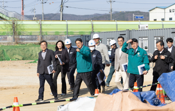 김돈곤 청양군수, 주요 사업 12곳 현장 점검 모습