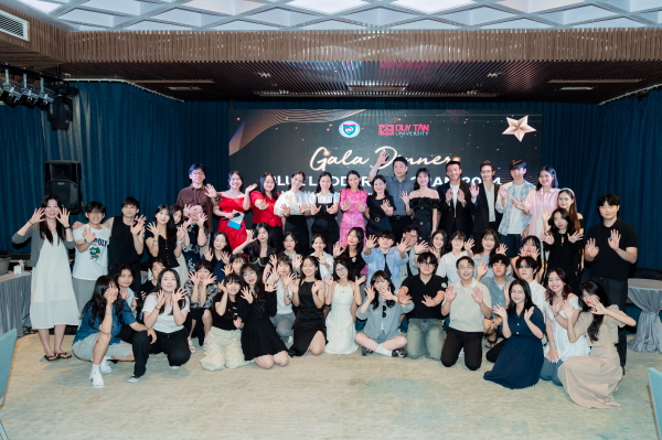 베트남 두이탄대학교 갈라디너파티 기념 사진