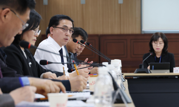 박희조 동구청장이 공약사업 추진상황 보고회에서 발언하고 있다