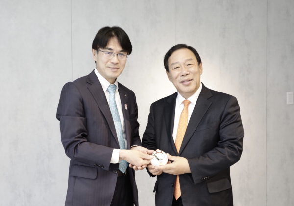 왼쪽부터 나라현 야마시타 마코토 지사, 최민호 시장