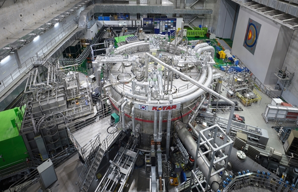 한국형초전도핵융합연구장치 KSTAR<br>