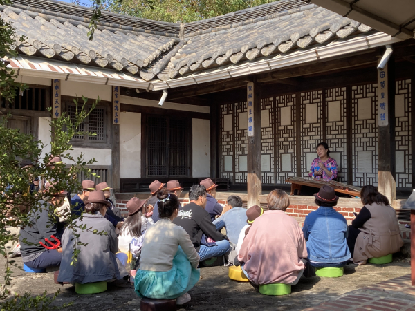 장욱진 생가를 활용한 작은음악회 개최 모습