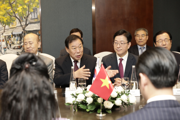 최민호 시장 도시문화융합컨퍼런스 기조연설 모습