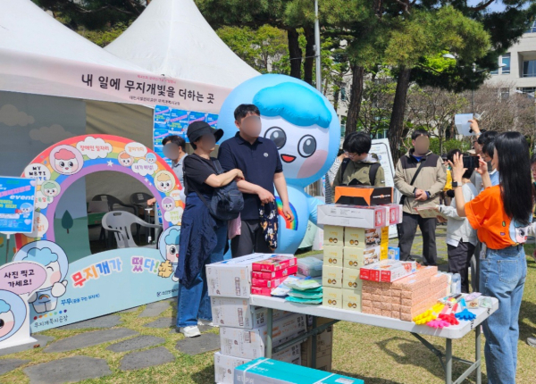 장애인직업재활시설인 무지개복지공장의 캐릭터 ‘꾸무’와 함께 체험형 포토존 이벤트 진행