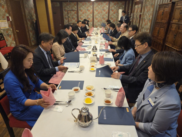 학교폭력·지역교권보호위원회 소위원장 청렴 및 역량강화 교육 진행 모습