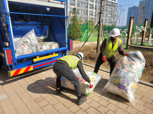 공동주택 폐비닐 수거 현장