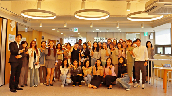 지난 19일 통·번역 상담사의 전문성 강화를 위해 법률, 체류, 노무 분야 맞춤형 교육 진행 단체사진