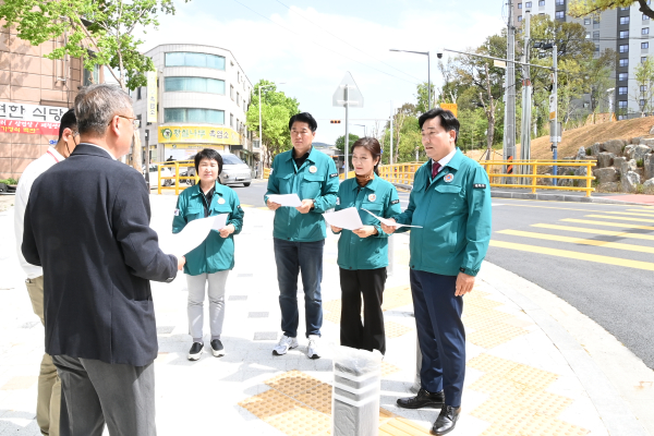 21일, 엘리프 송촌 더 파크(송촌동) 진입로 일대에서 현장방문 진행 모습