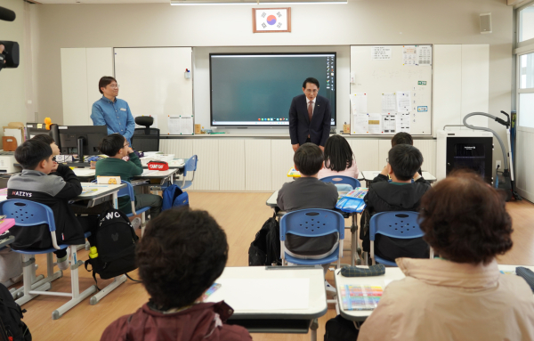 23일 운산초등학교에서 진행된 ‘할머니 학교가유’ 프로그램 진행