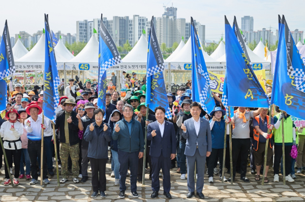 지난 23일 열린 제2회 충무공 이순신장군배 전국 노젓기 대회 개최 모습