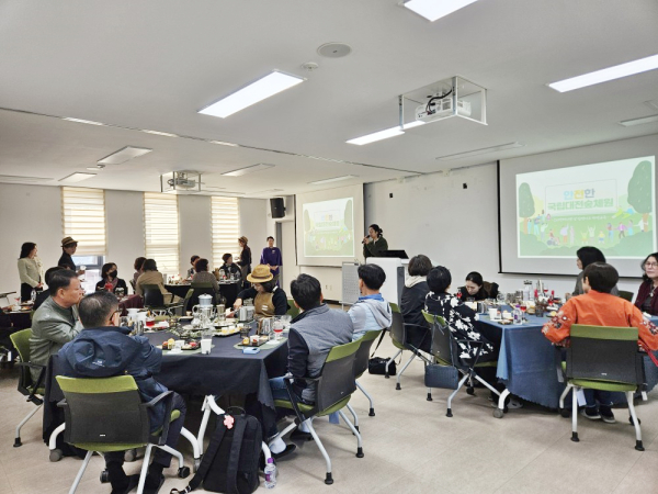 참가자들이 대륙별 다양한 커피를 맛보며 힐링하기 위한 커피 테라피 진행