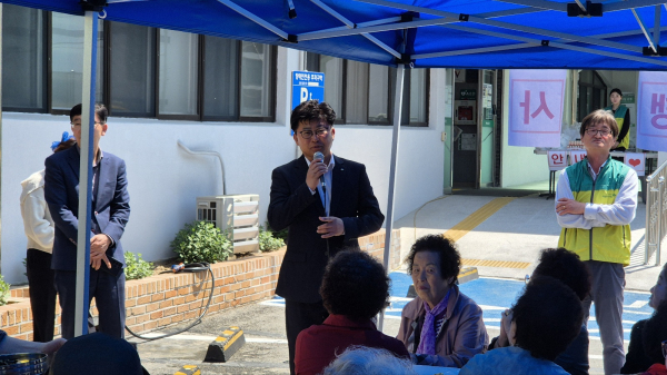 지역주민나눔행사를 축하주기위해 오신 최충규 대덕구청장