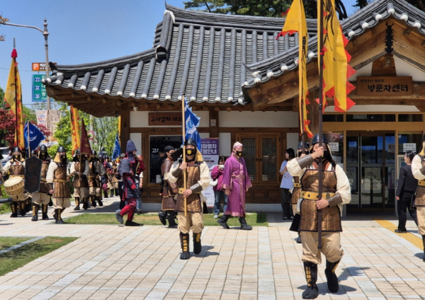 공주시, ‘웅진성 수문병 근무 교대식’ 재현 모습