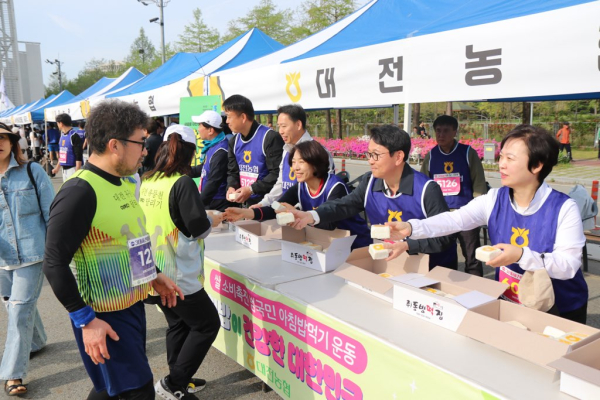 3대하천 마라톤대회에서『쌀 소비촉진 캠페인』전개 모습