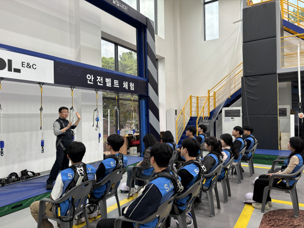 안전체험교육 중인 참석자들 모습