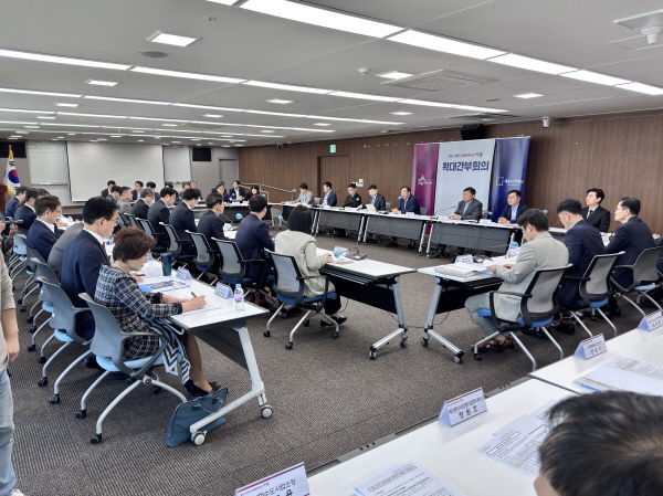 29일 시청 대회의실에서 확대간부회의 개최 모습