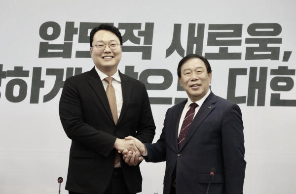 천하람 개혁신당 당대표직무대행과 세종시장 인사 모습