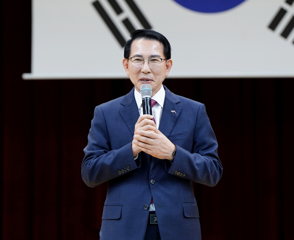 제45회 장애인의 날 기념식 및 어울림한마당 행사에서 이완섭 시장 축사 모습