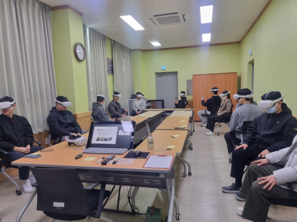 충청남도 소방공무원 대상 연간 HMD 활용 음주운전 예방 교육 모습